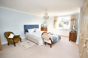 Ground floor en-suite bedroom- click for photo gallery
